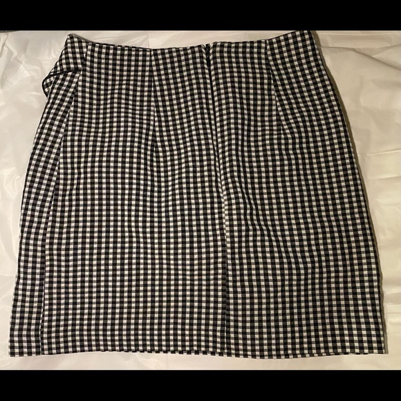 H&M black and white gingham ruffle miniskirt - Picture 2 of 3